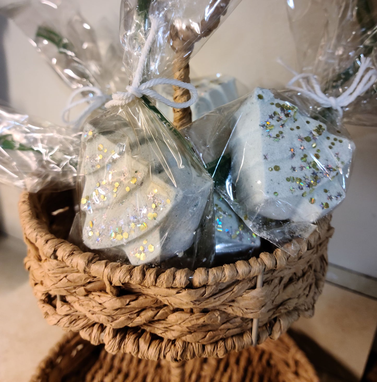 Cedar, Cranberry, & Fig Bath Bomb