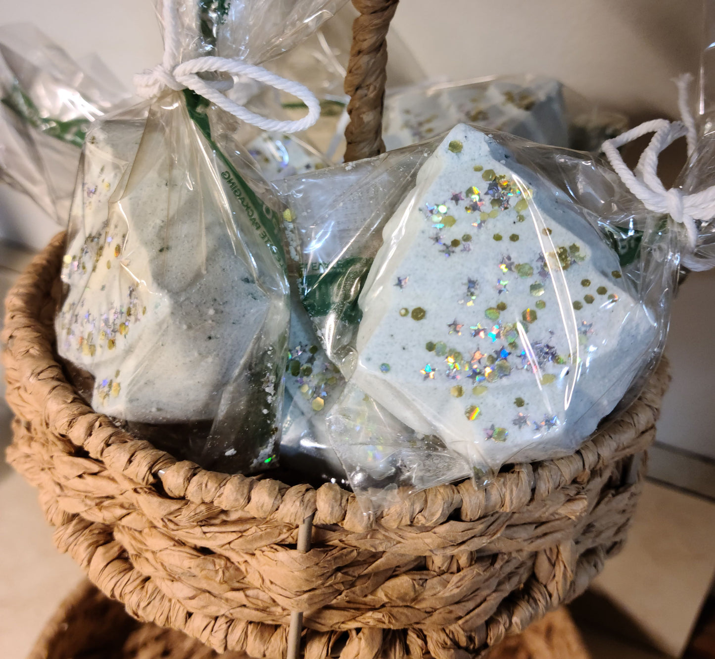 Cedar, Cranberry, & Fig Bath Bomb